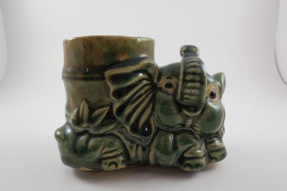 Beautiful Vintage Pottery Elephant Planter Excellent Original Condition Unbranded