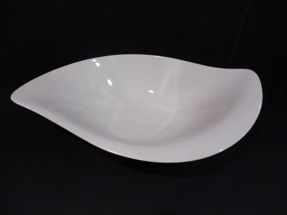 Large 14 Inch German Villeroy & Boch Premium Porcelain Center Bowl Pristine Condition