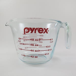 Pyrex Measuring Cup 1 Cup Red Lettering Excellent Used Condition