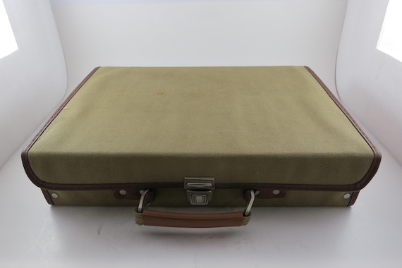 Vintage Service Mfg Co 30 Cassette Hard Shell Carrying Case Cloth Covering with Handle