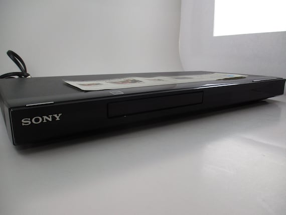 Sony DVP-NS710H DVD/CD Player Black Slimline Model with Remote Works Great Ready to Use