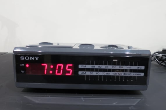 Vintage 1980's Sony Dream Machine FM/AM Digital Clock Radio Alarm Clock Model ICF-C2W