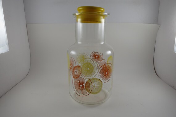 Vintage 1970s Pyrex Lemonade Pitcher with Yellow Lid
