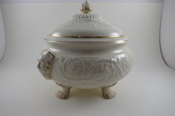 Vintage 1960's Wedgwood Patrician Athenian Gold Porcelain Covered Vegetable Bowl Footed Round