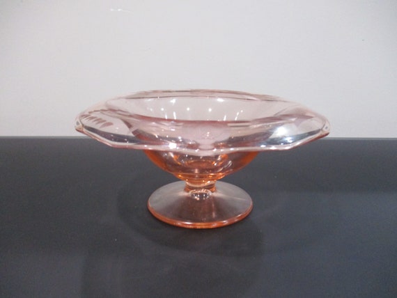 Beautiful Pink Depression Glass Console Nut/Candy Bowl Etched with Turned Rim Beautiful Condition