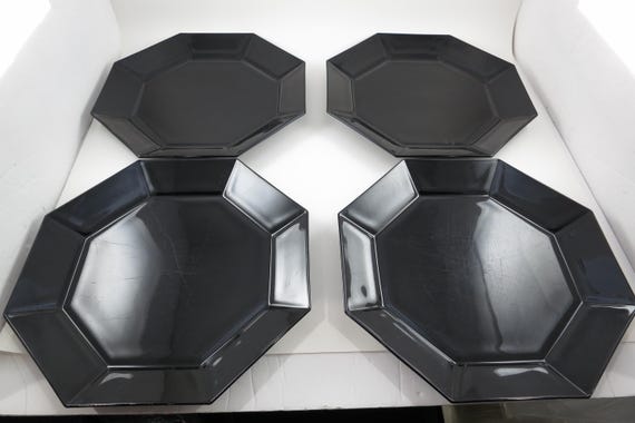 Set of Four Arcoroc France Octime Black 9 3/4 Inch Sharp Edge Dinner Plates