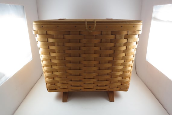 1998 Longaberger Picnic Basket with Lid Plastic Protector Swing Handle Artist Signed