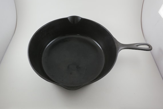 Vintage Wagner Ware #8 Cast Iron Skillet: 11-inch Griddle