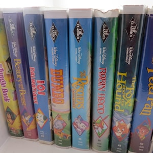 Collection of 11  Disney Black Diamond VHS Tapes Originals Aladdin Dumbo Bambi Peter Pan Robin Hood and More In Clam Shell Cases