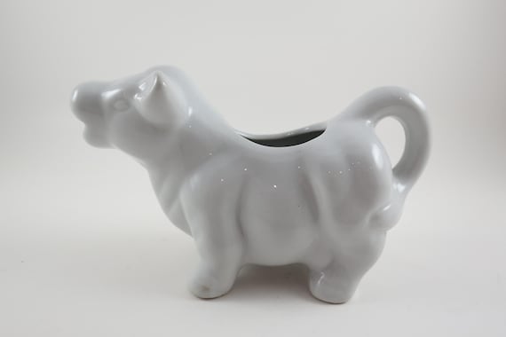 Vintage Cow Creamer: Detailed Ceramic Figurine, Made in Japan