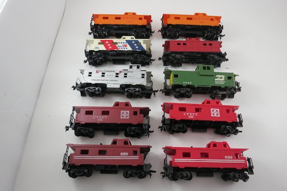 HO Scale Train Car Lot: Santa Fe, Union Pacific, Burlington Northern