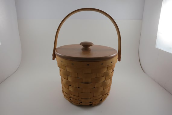 1999 Longaberger Round Fruit Basket with Handle Plastic Protector and Wooden Lid