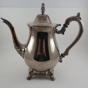 Vintage Oneida Silverplate Tea Pot: Ornate 9.5 Inch