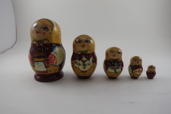 Hand Painted Five Piece Russian Nesting Doll Set (Largest 3.5 Inches)