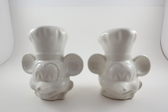 Pair of Walt Disney Ceramic Chef Mickey Mouse Salt and Pepper Shakers Large White Chef Hat