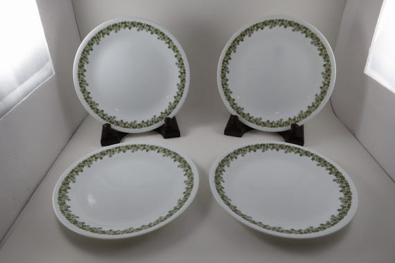 Set of Four Vintage Corelle Crazy Daisy Salad Plates 8 1/2"