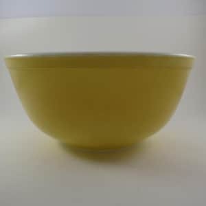 Vintage Yellow Pyrex Mixing Bowl 1 1/2 Quart Very Good Condition