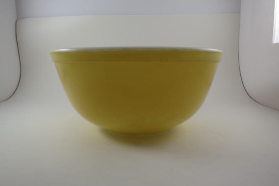 Yellow Pyrex Mixing Bowl 1 1/2 Quart Very Good Condition