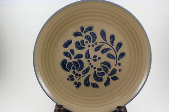 Vintage Pfaltzgraff Folk Art Pattern Set of Three 8 1/2 Inch Salad Plates USA