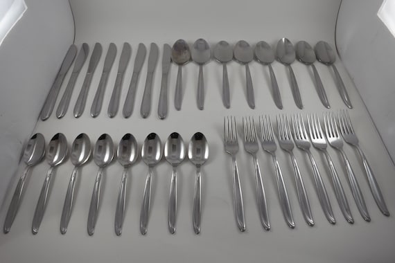 32 Piece Vintage Oneida Stainless Flatware Sand Dune Pattern Service for 8
