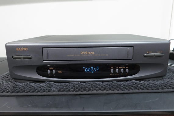 Vintage Sanyo 4-Head Hi-Fi VCR Digital Auto Tracking