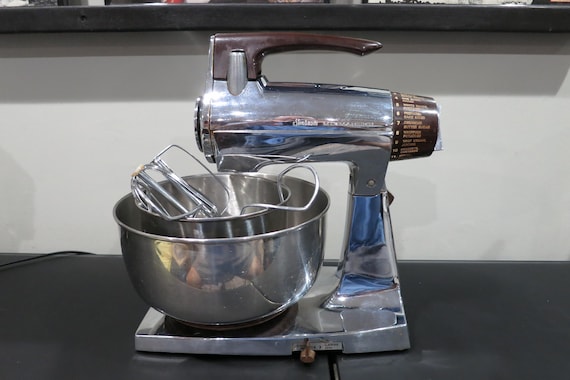 Vintage 1960's Sunbeam Mixmaster Mixer In Chrome 12 Speed with Bowls and Beaters MCM