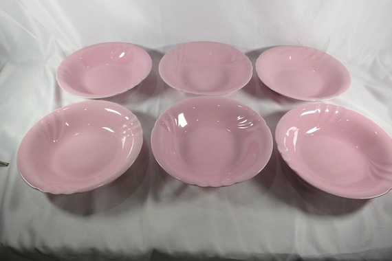 Set of 6 Unbranded Pastel Pink Scalloped Edge Soup/Salad 7 1/2 Inch Bowls