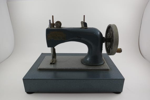 Vintage 1940's Puritan Maid Bay State Products Child's Sewing Machine In Gray