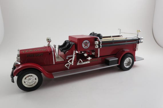 Vintage 1999 Ertl Texaco Mack Pumper Fire Truck Coin Bank