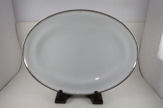 Crate and Barrel Harper Pattern 14 1/4 Inch Large Oval Serving Platter Platinum Trim