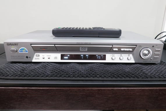 Sony DVP-NS700P DVD/CD Player: Silver Slimline Model with Remote