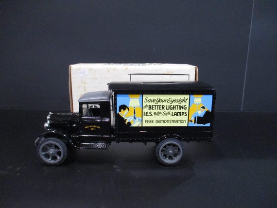 Vintage 1990 Ertl Die Cast Metal 1931 Hawkeye Motor Truck Bank IOB with Key New Old Stock