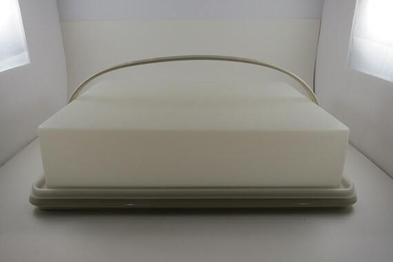 Vintage Beige & Nude Tupperware 15x11 Rectangular Cake Carrier with Lid and Carrier Handle Excellent Original Condition