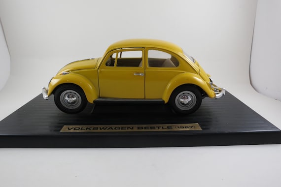 1:18 Scale Maisto Model 1967 Volkswagen Beetle Bright Yellow