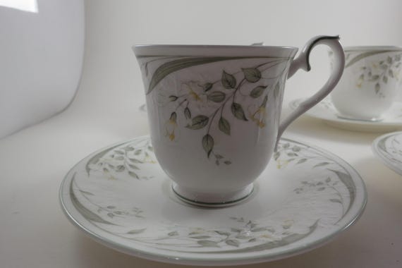 Set of Four Royal Albert Bone China For All Seasons Hazy Dawn Pattern Cup and Saucer Sets Excellent Condition