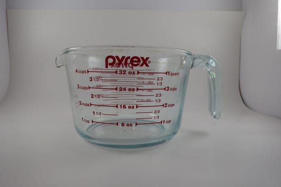Vintage Pyrex 4-Cup Measuring Cup: Red Lettering, 32 Ounce