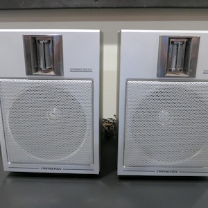 Vintage 1990&#39;s Soundesign Stereo Speakers Full Range Bookcase Dynamic Sound 10 1/2 Inches Tall Great Sound