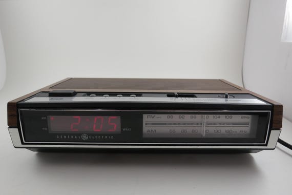 Vintage 1980's GE AM/FM Alarm Clock Radio Cassette Player Woodgrain and Silver Design Works Great Dual Wake Times Large Display