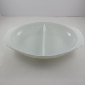 Vintage Pyrex Milk Glass Divided Casserole Dish: 1.5 Quart