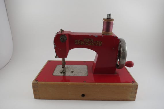Vintage Mid Century Kay-AN-EE Sew Master Child's Sewing Machine In Red