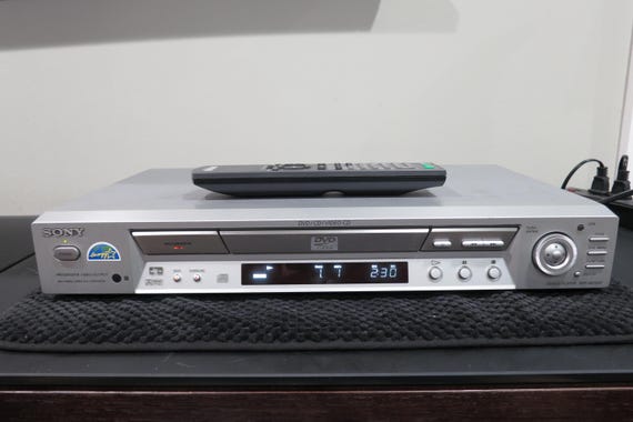 Sony DVP-NS700P DVD/CD Player: Silver Slimline Model with Remote