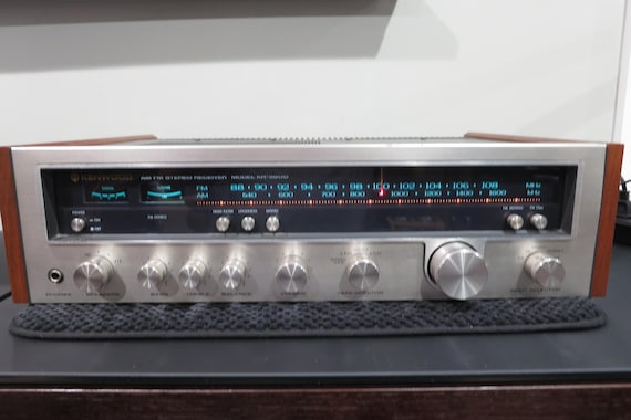 Vintage 1976-77 Kenwood KR-5600 Stereo Receiver Walnut Case Aqua Lighting