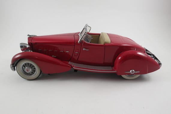 Danbury Mint 1/24 Scale 1934 Packard V-12 LeBaron Speedster Die Cast Model