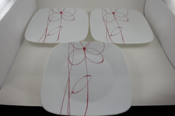 Set of Three Vintage Corelle Corning Red Daisy Days 10 1/2 Inch Square Dinner Plates Excellent Used Condition