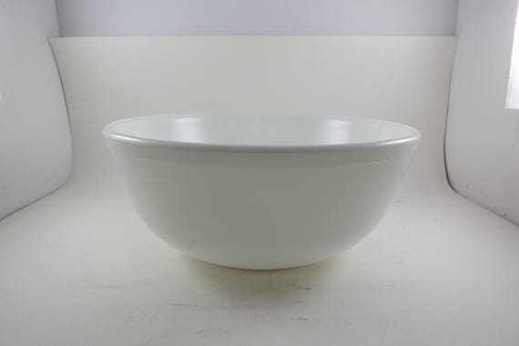 Vintage White Pyrex Mixing Bowl, 4 Quart