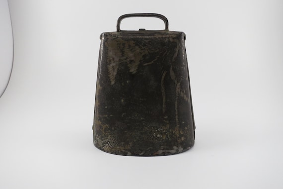 Primitive Metal Cow Bell – Loud Vintage Farmhouse Decor