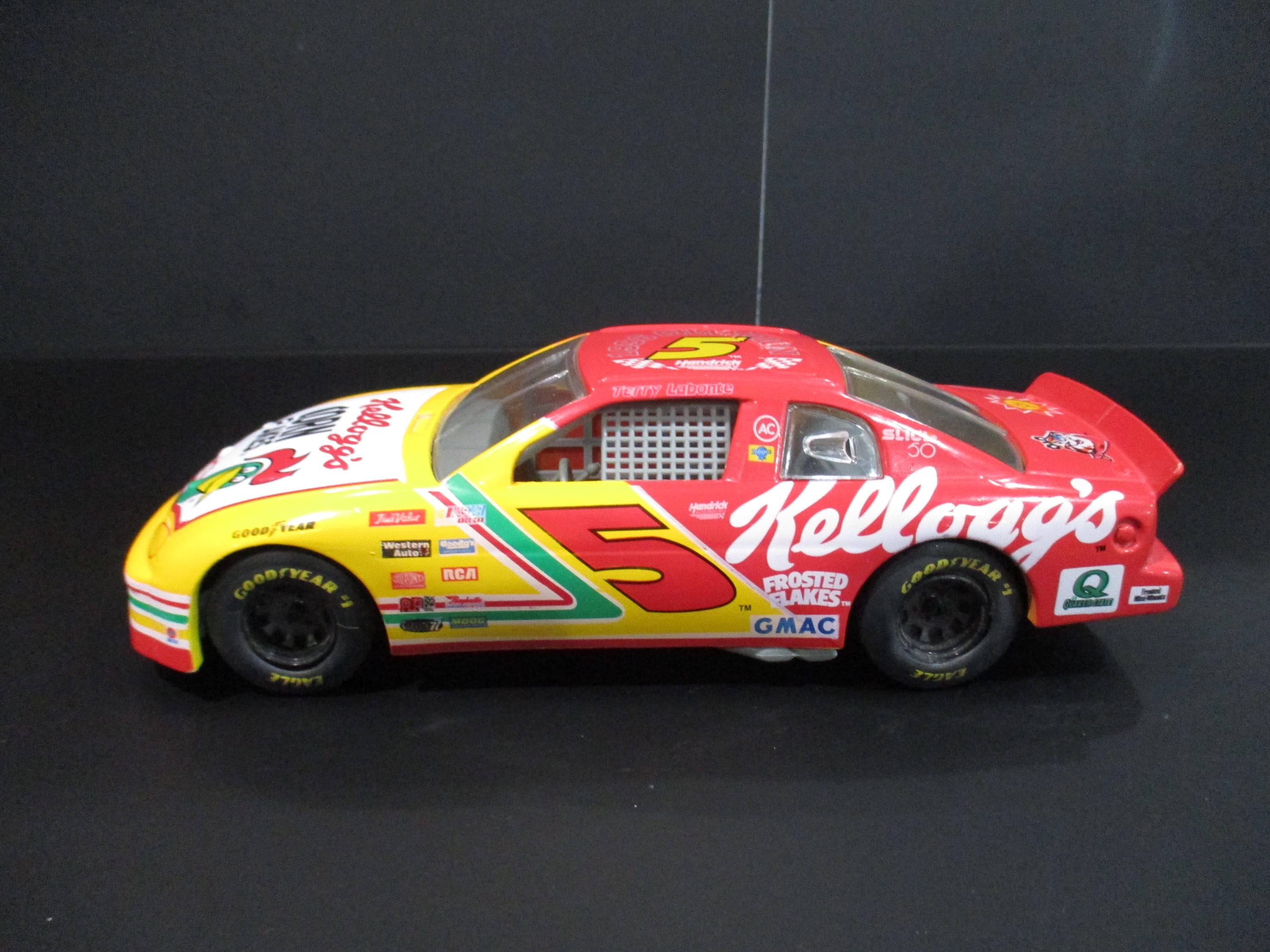 Vintage 1997 Racing Champions 1:24 Scale Nascar Diecast Car