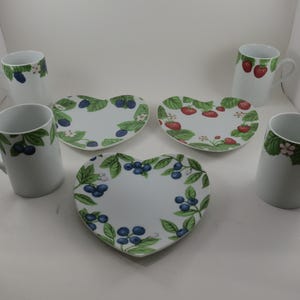 Williams Sonoma Berry Collection 7 Piece Plate and Cup Set Like New Condition