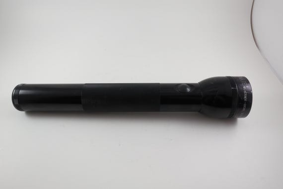 Black Heavy Duty 12 1/4 Inch Mag Lite Excellent Working Condition
