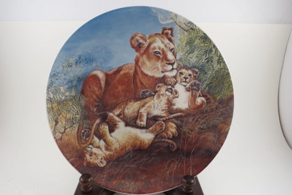 1981 Knowles Collector Plate A Watchful Eye Yin-Rei Hicks Lioness with Cubs